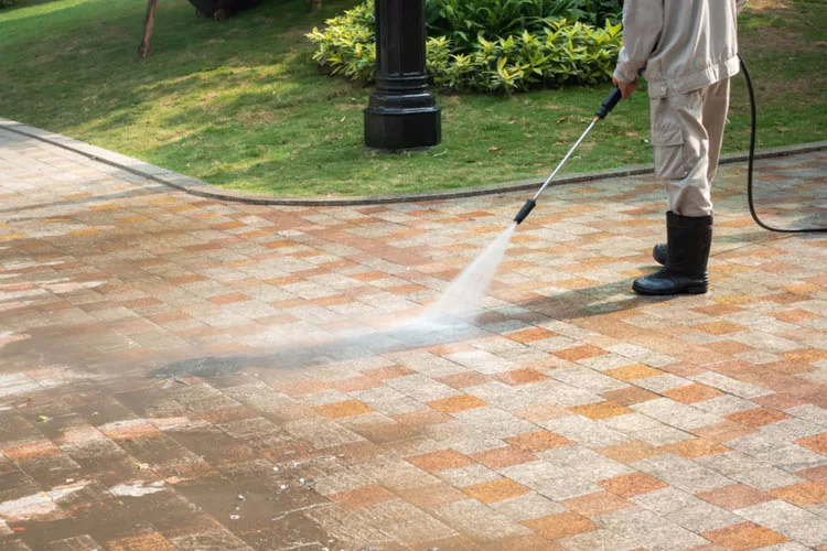 paver-driveway-cleaning-section-image-a